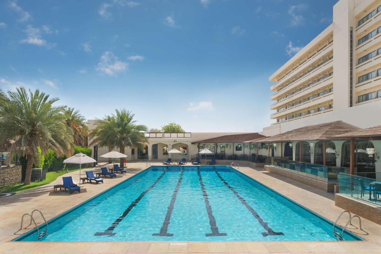 Radisson Blu Hotel & Resort, Аль-Айн Экстерьер фото
